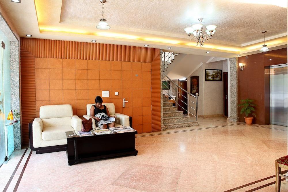 Indira International Inn New Delhi Exteriör bild