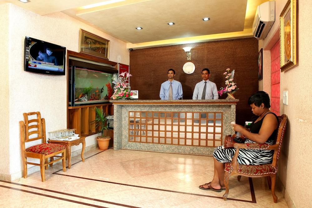 Indira International Inn New Delhi Exteriör bild