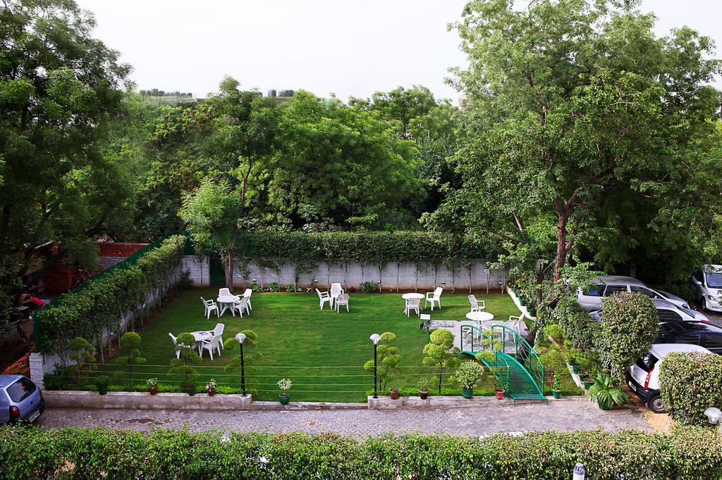Indira International Inn New Delhi Exteriör bild