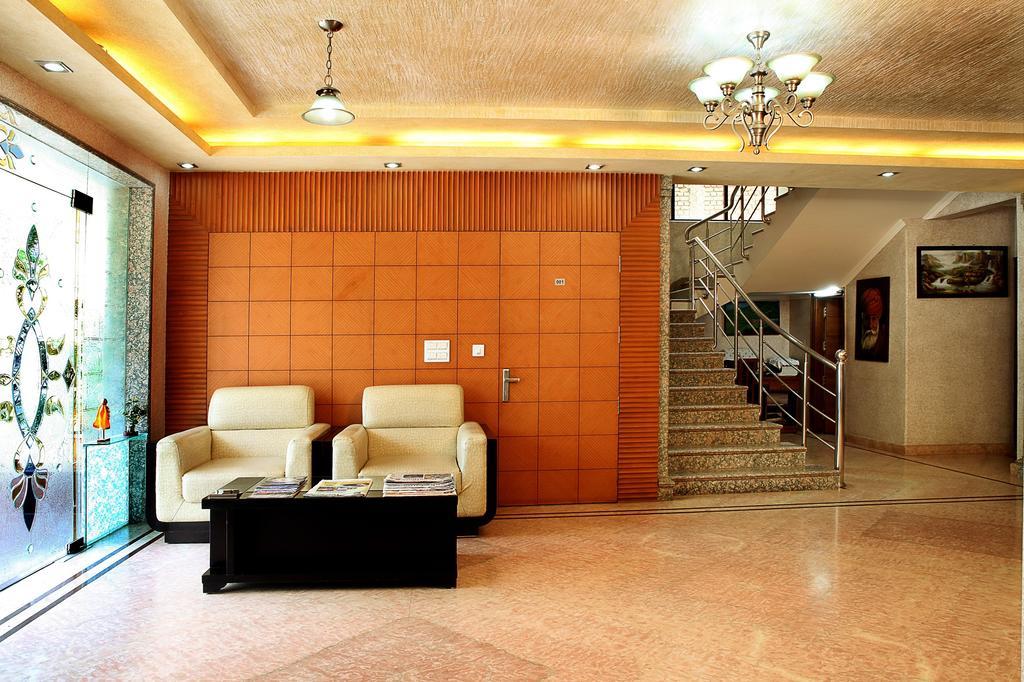 Indira International Inn New Delhi Exteriör bild