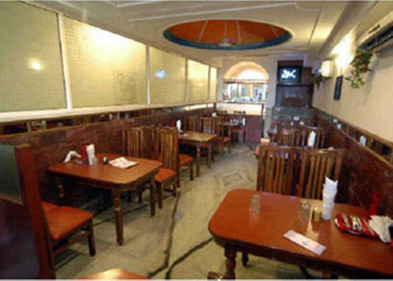 Indira International Inn New Delhi Exteriör bild