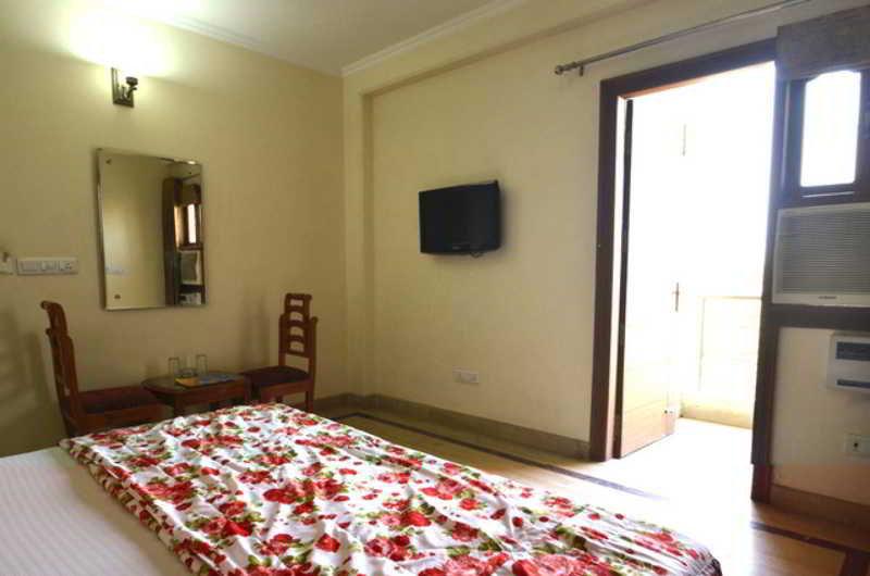 Indira International Inn New Delhi Exteriör bild