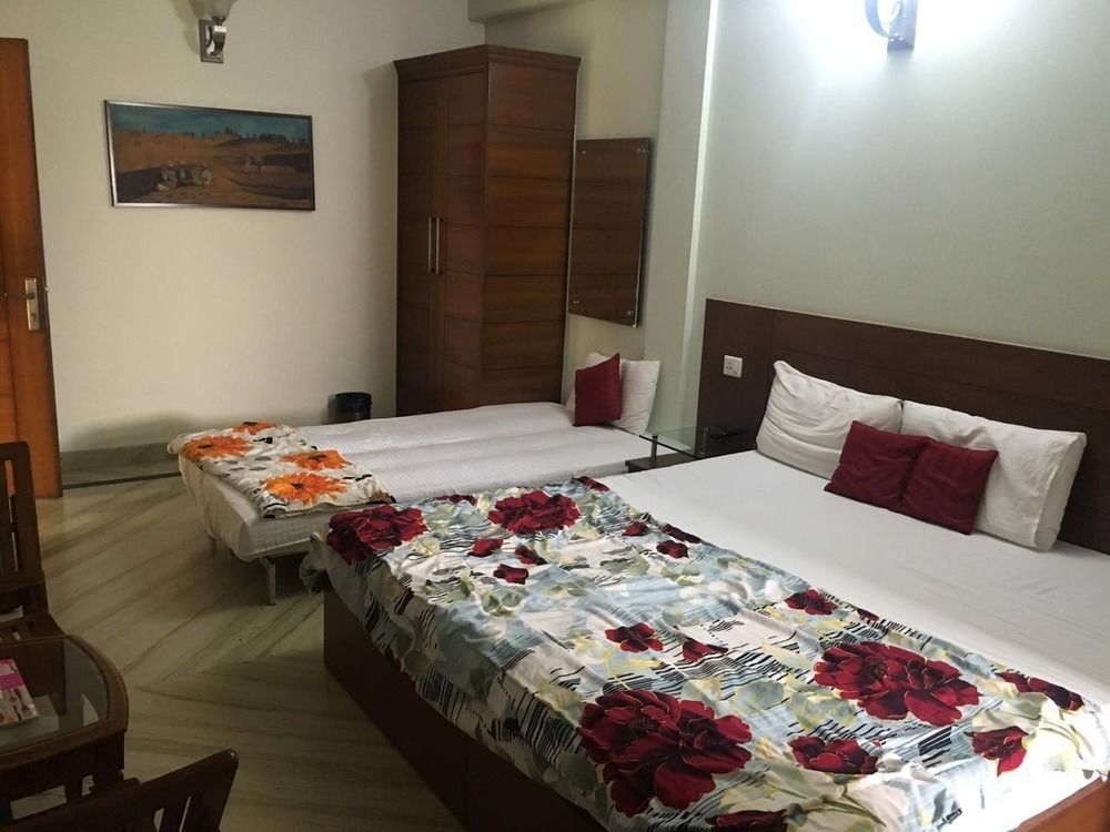 Indira International Inn New Delhi Exteriör bild