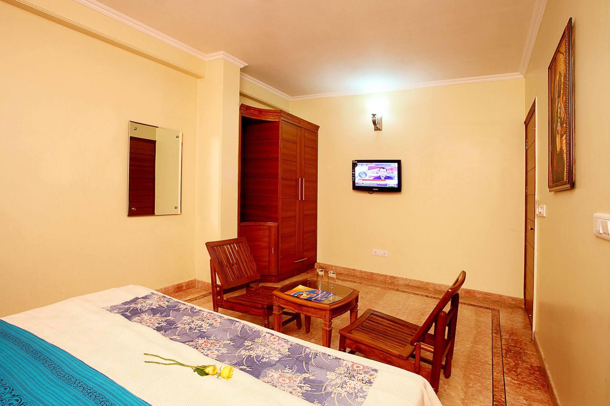 Indira International Inn New Delhi Exteriör bild